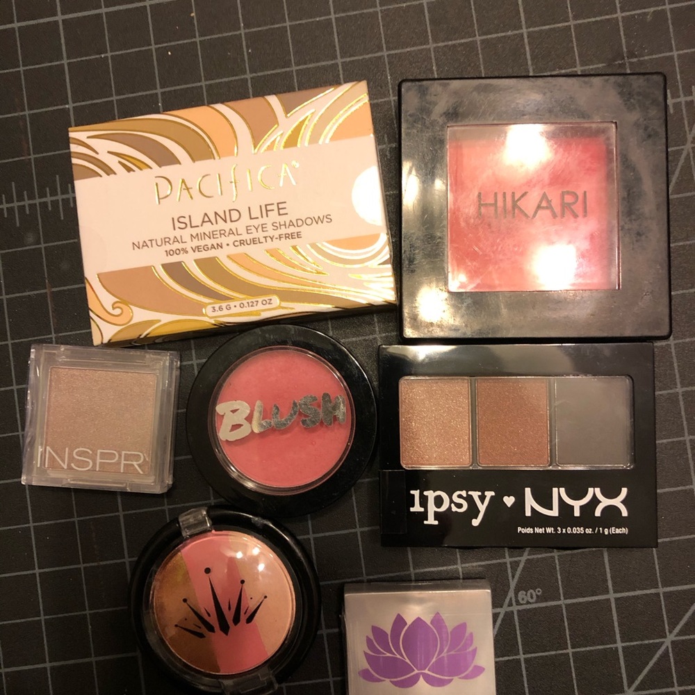 Make-up Bundle - Picture 3 of 4